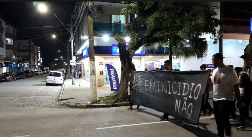 Movimento contra o feminicídio reuniu dezenas de pessoas no Balneário Cassino 