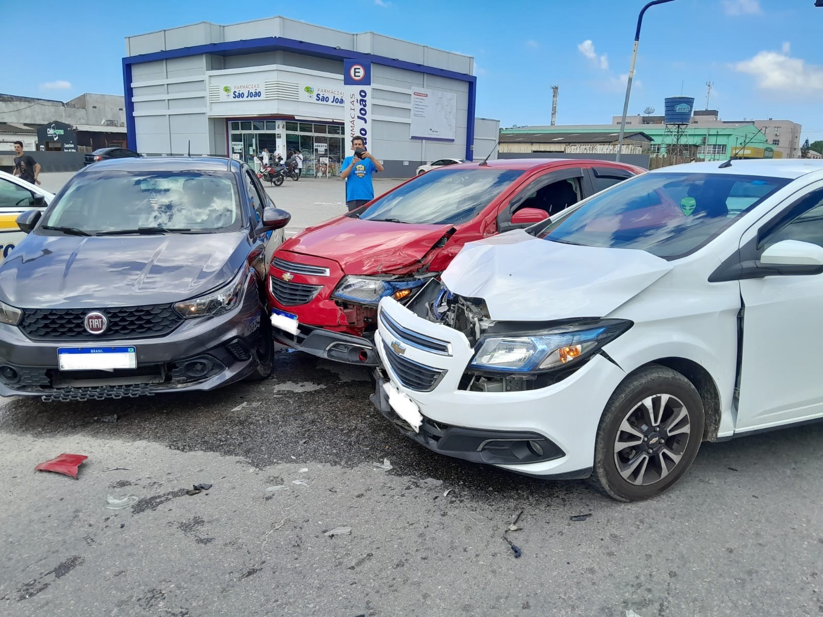 Acidente com três carros é registrado em Rio Grande