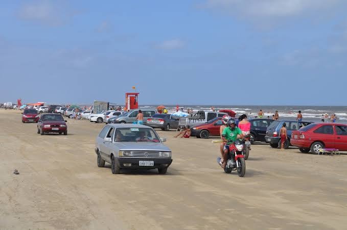 Com calor de verão, domingo (29) é movimentado no Balneário Cassino 