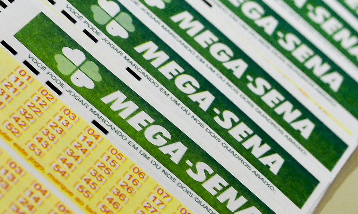 Mega-Sena acumula e prêmio vai para mais de R$105 milhões 