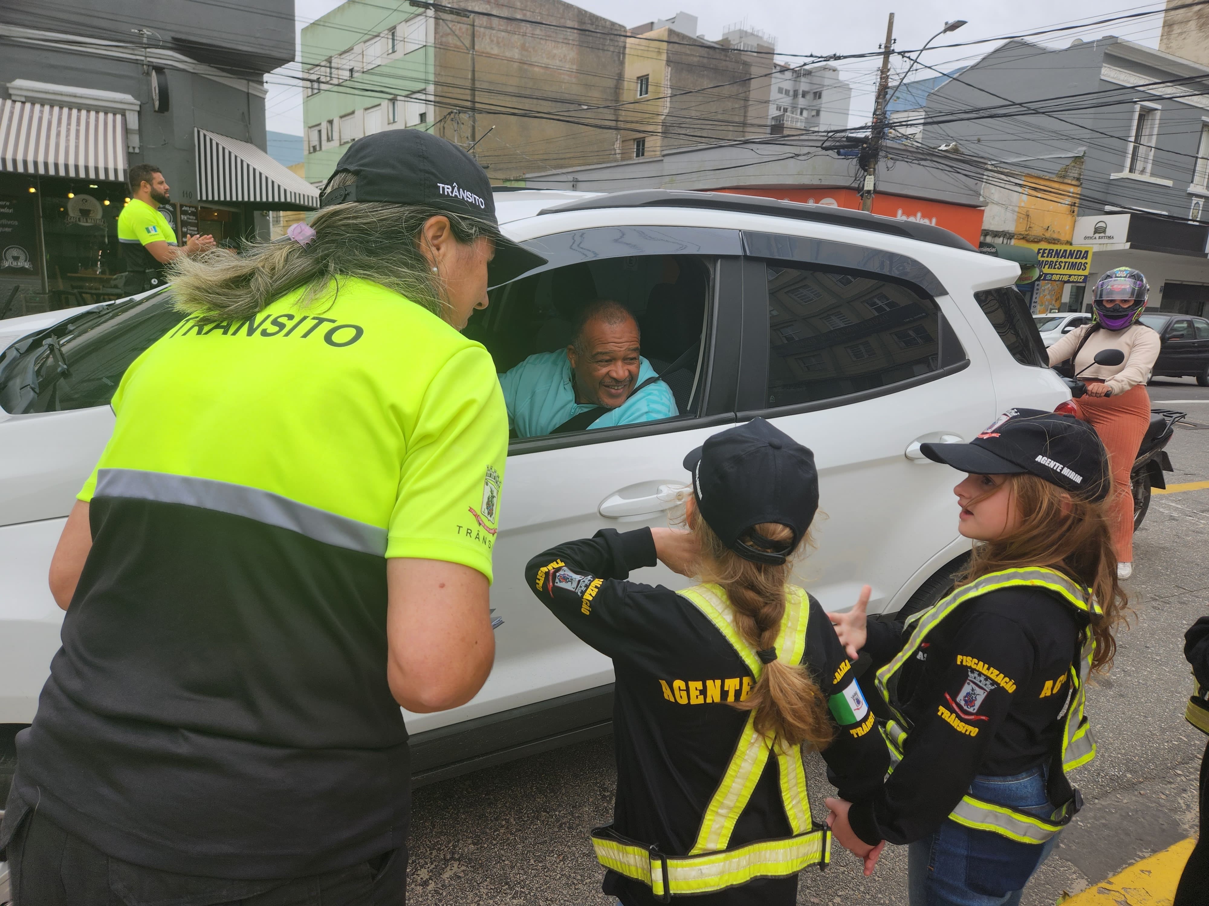 Guarda Mirim participa de Blitz educativa no Largo Dr. Pio