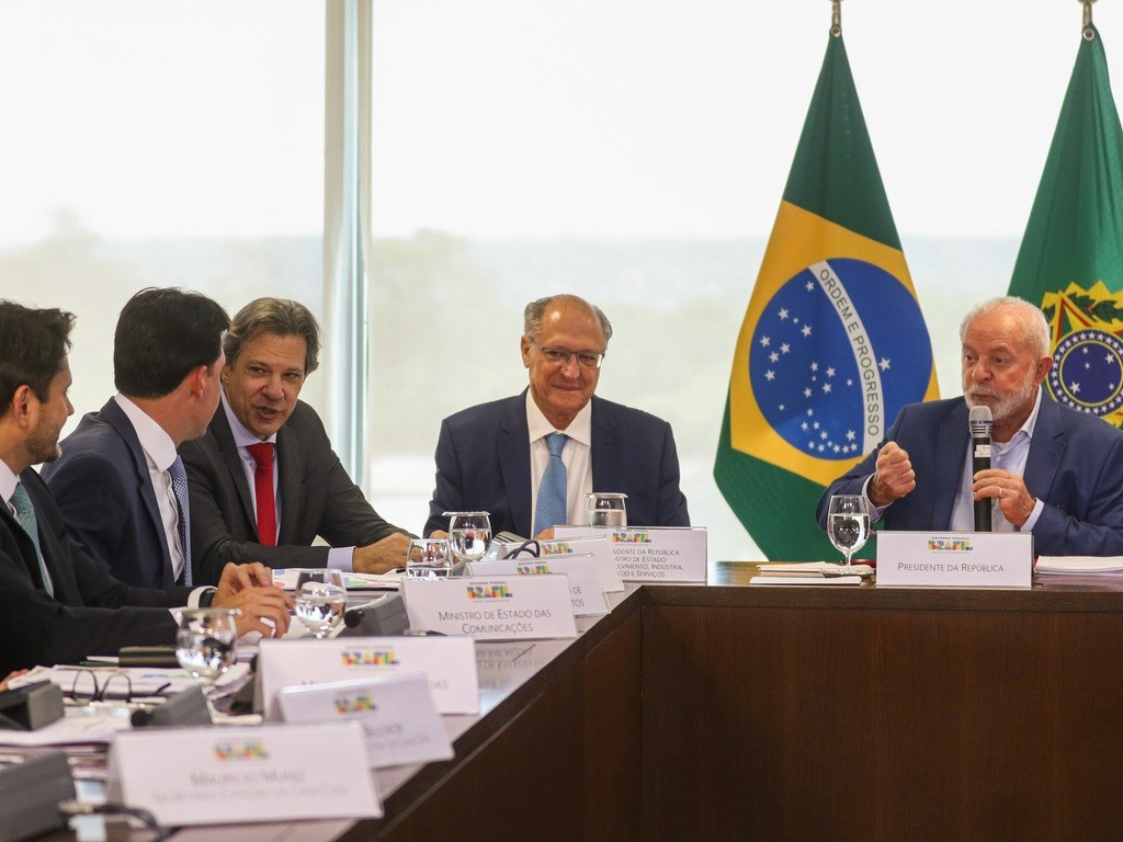 Lula: Para Ministério da Fazenda, dinheiro bom é no Tesouro; para Presidência, dinheiro bom é em obra
