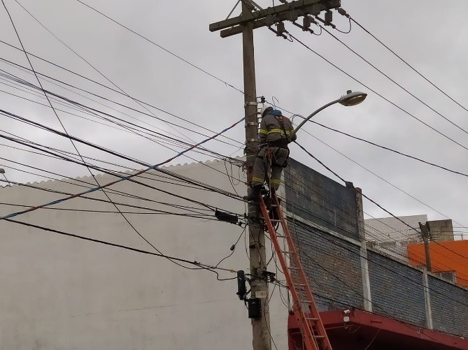 CEEE Equatorial informa que 9 mil clientes estão sem energia elétrica na Região Sul devido aos fortes ventos