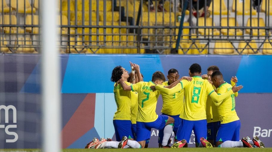 Seleção brasileira busca recuperação pelas Eliminatórias diante da Colômbia 
