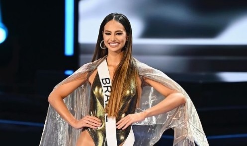Após brilhar na Preliminar, Maria Brechane vestirá arara azul no Show de Fantasias do Miss Universo nesta noite (16)