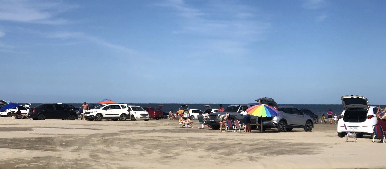 Cassino registra intenso movimento em domingo de calor na pré-temporada de verão 