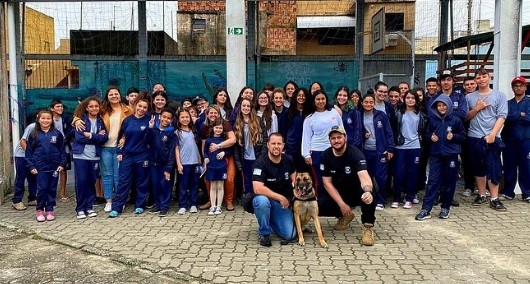 Polícia Civil de Rio Grande leva o projeto 'Farejando Amigos' a escola de São José do Norte