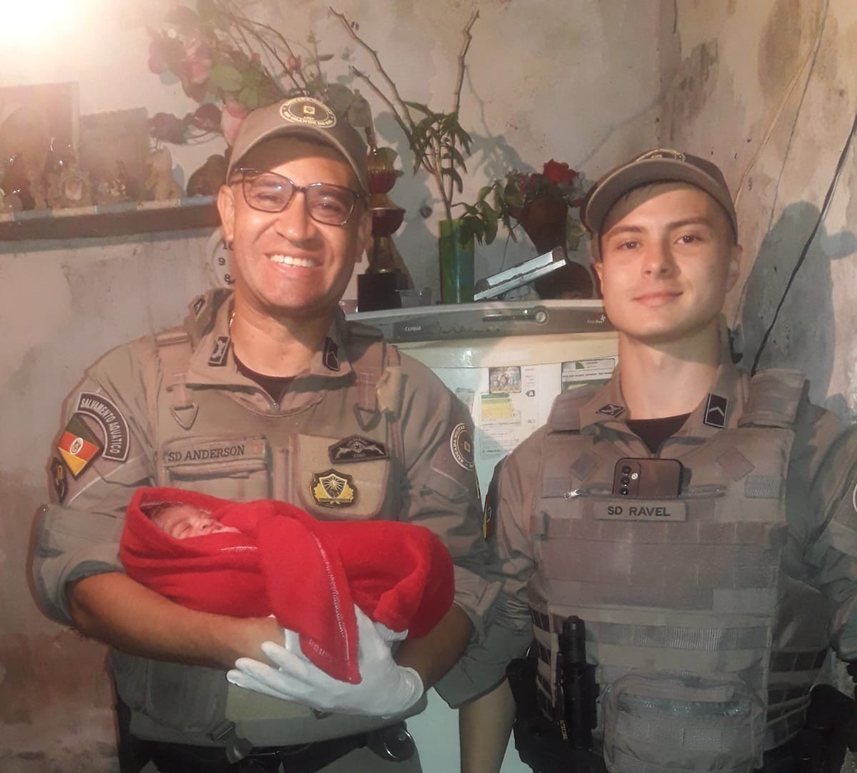 Policiais do 6° BPM fazem parto de emergência em Rio Grande