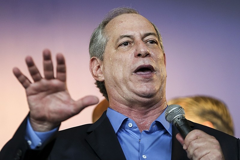 Ciro Gomes é chamado de 'bandido' e agride homem durante festa em Fortaleza