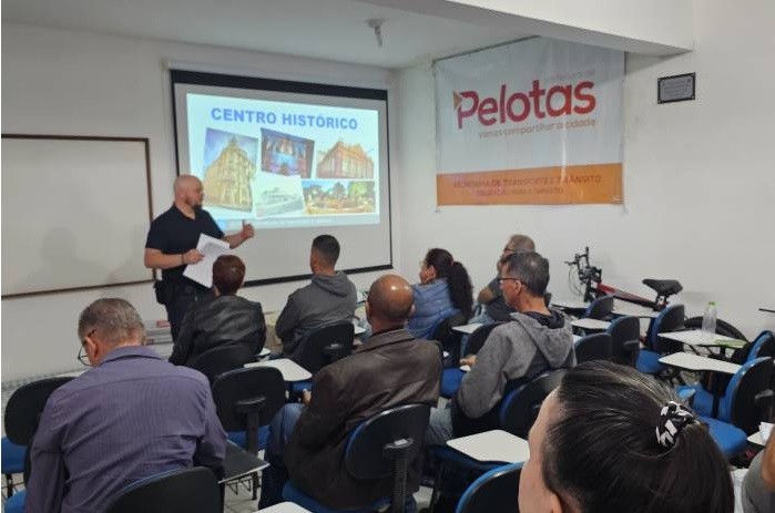 Taxistas de Pelotas recebem curso sobre a história da cidade para qualificar serviço