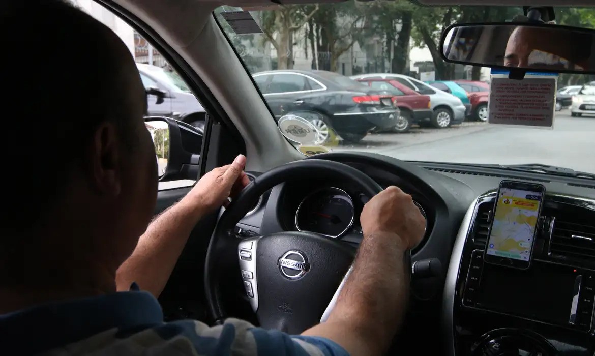 STF nega vínculo de emprego entre motorista e app de transporte