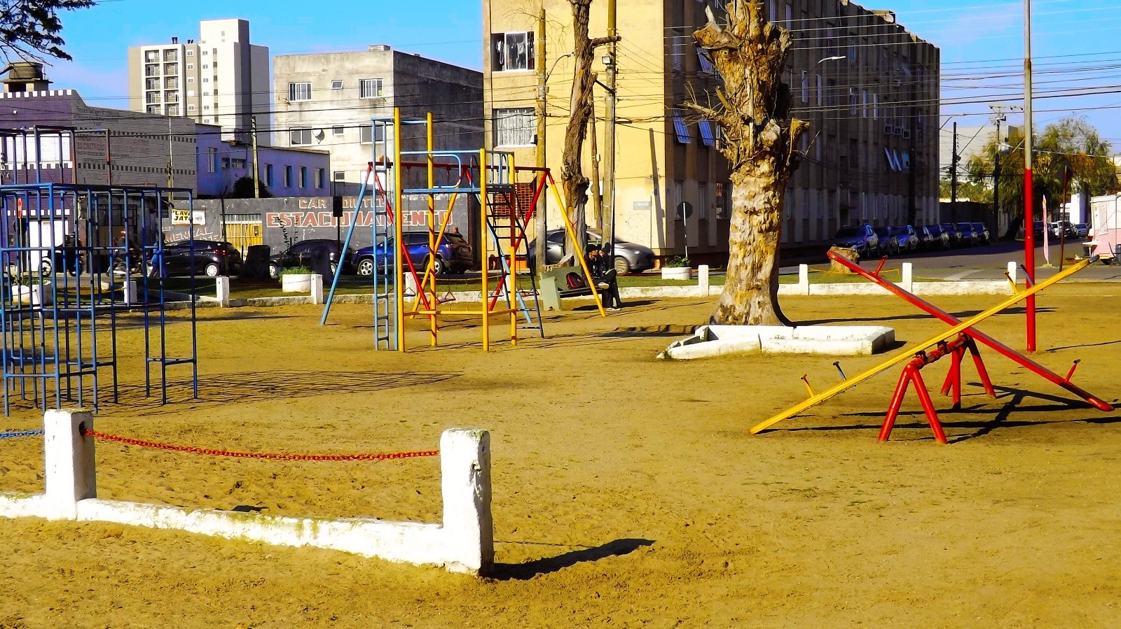 Praça Sete de Setembro passa por revitalização e receberá arborização e paisagismo