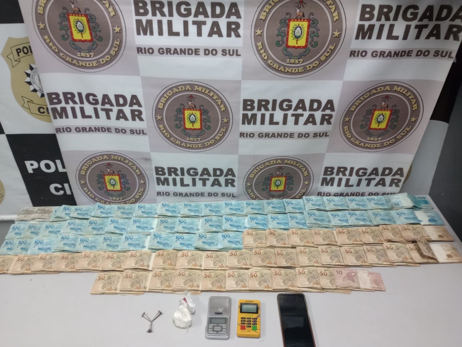 5º BPChq apreende R$85 mil em prisão de homem por tráfico em Rio Grande