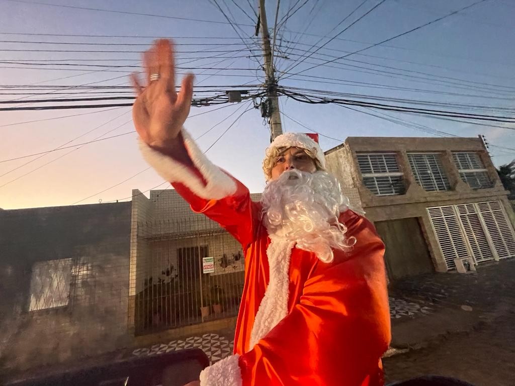 Caravana Oceanoel levou a magia do Natal pelas ruas de Rio Grande