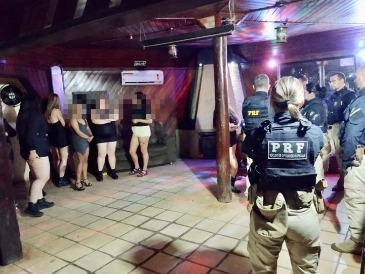 PRF resgata adolescente explorada sexualmente em boate