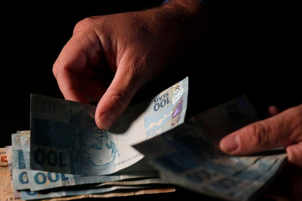 Salário mínimo deverá subir para R$ 1.412 em 2024