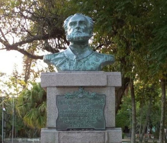 Busto do Almirante Tamandaré é devolvido à comunidade rio-grandina