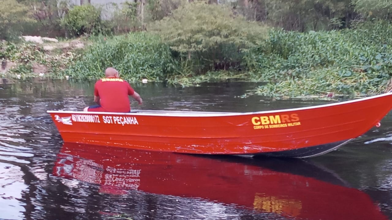 Corpo de jovem é encontrado por mergulhadores no Arroio Martins, em Rio Grande