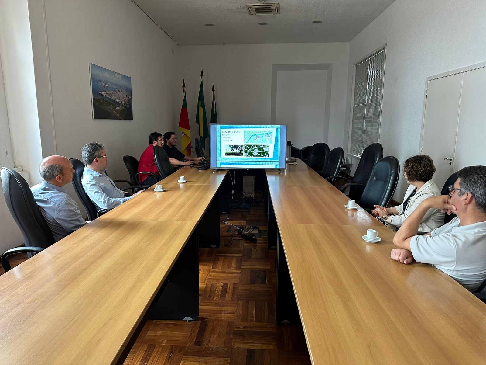 Prefeitura apresenta projeto da Praça do Centro Cívico ao Ministério Público e ao Juizado da Infância e Juventude