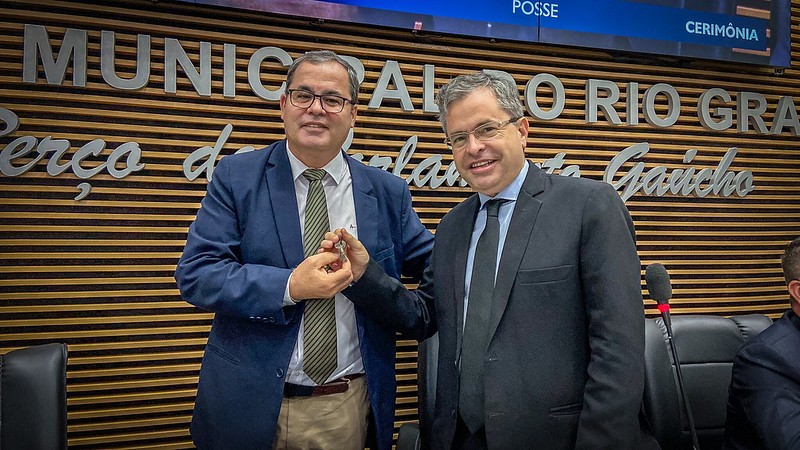 Giovani Moralles é empossado como Presidente da Câmara Municipal do Rio Grande