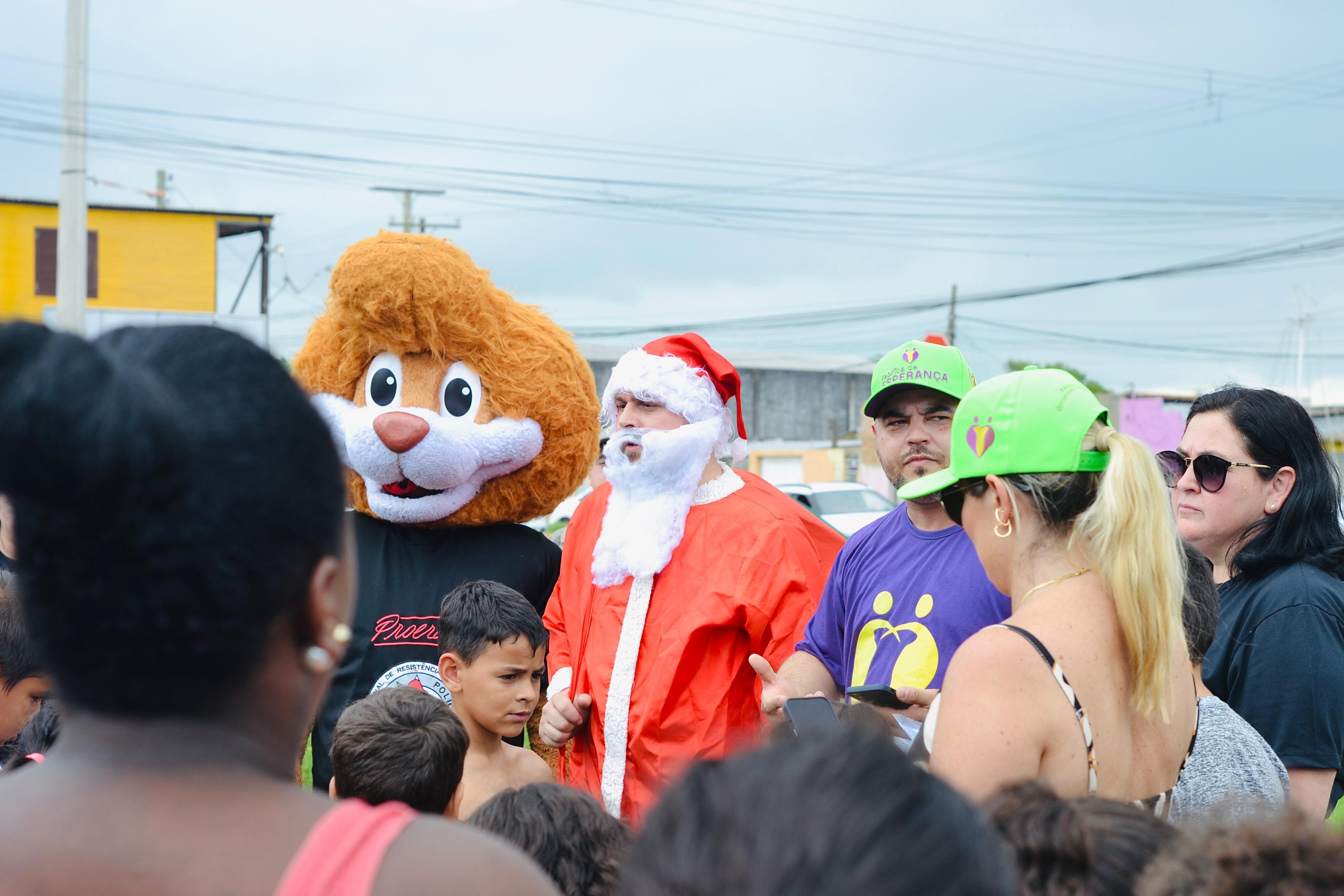 Projeto "Fabricando um Sonho de Natal" leva esperança e solidariedade para jovens em vulnerabilidade social na Junção