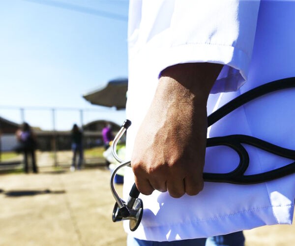 Mais Médicos: número de profissionais do programa aumenta 105% em 2023