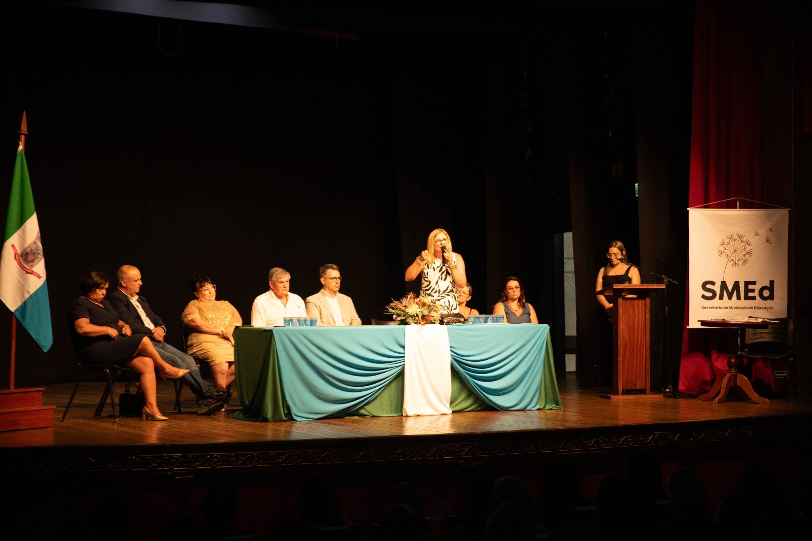 Evento no Teatro marcou a posse de diretores e vice-diretores das escolas municipais de RG