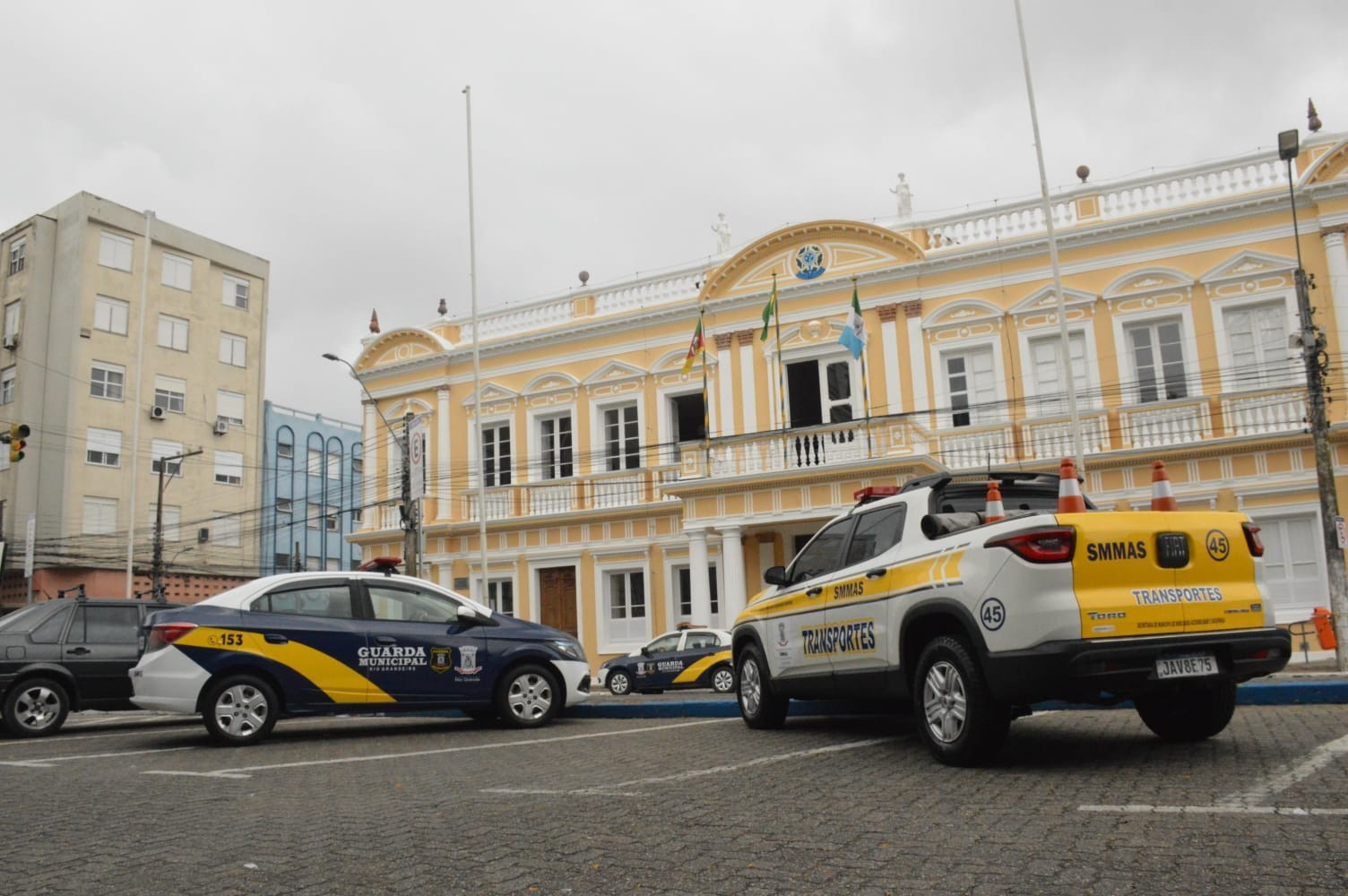 Prefeitura do Rio Grande entrega duas novas viaturas para a Secretaria Municipal de Mobilidade, Acessibilidade e Segurança