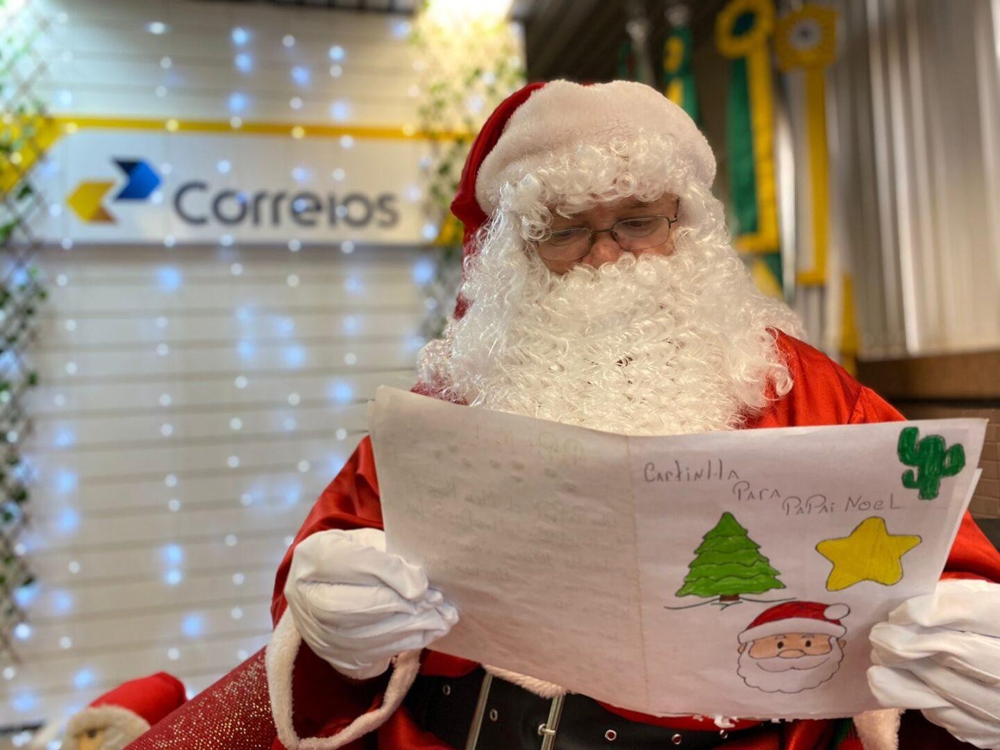 Papai Noel dos Correios ainda tem mais de 6 mil cartinhas para adoção no RS