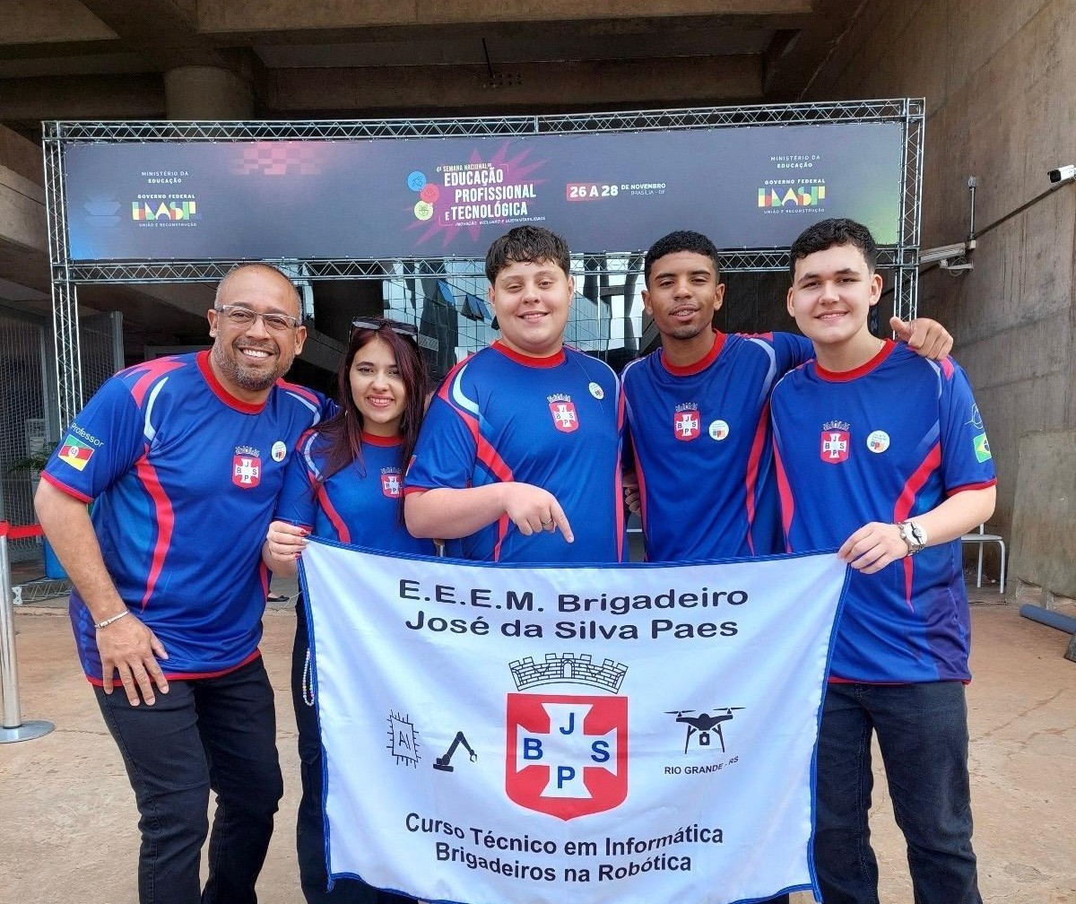 Alunos da Escola Silva Paes de Rio Grande representam o RS em evento de educação em Brasília