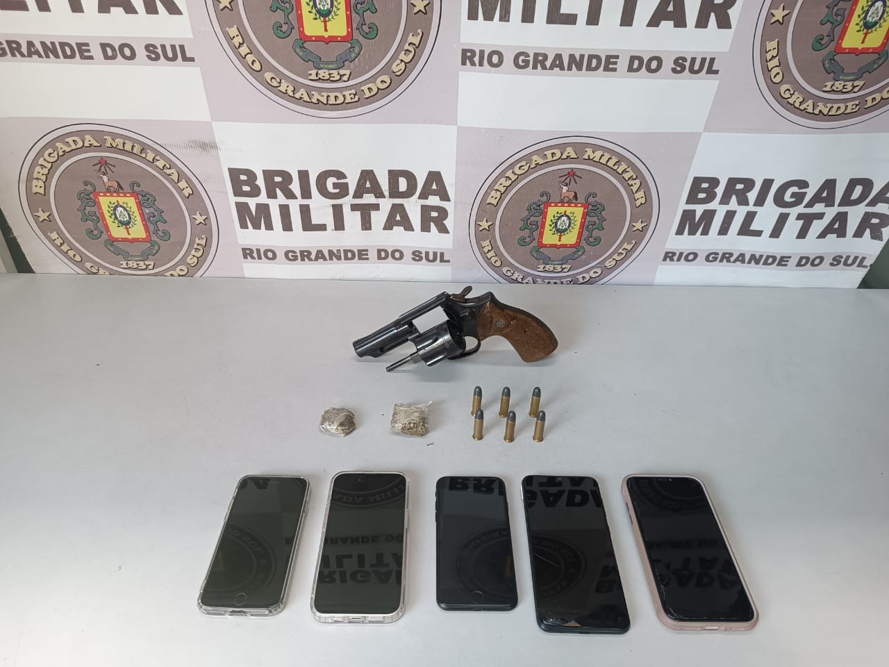 Brigada Militar realiza prisão e apreensão por porte ilegal de arma de fogo em Rio Grande