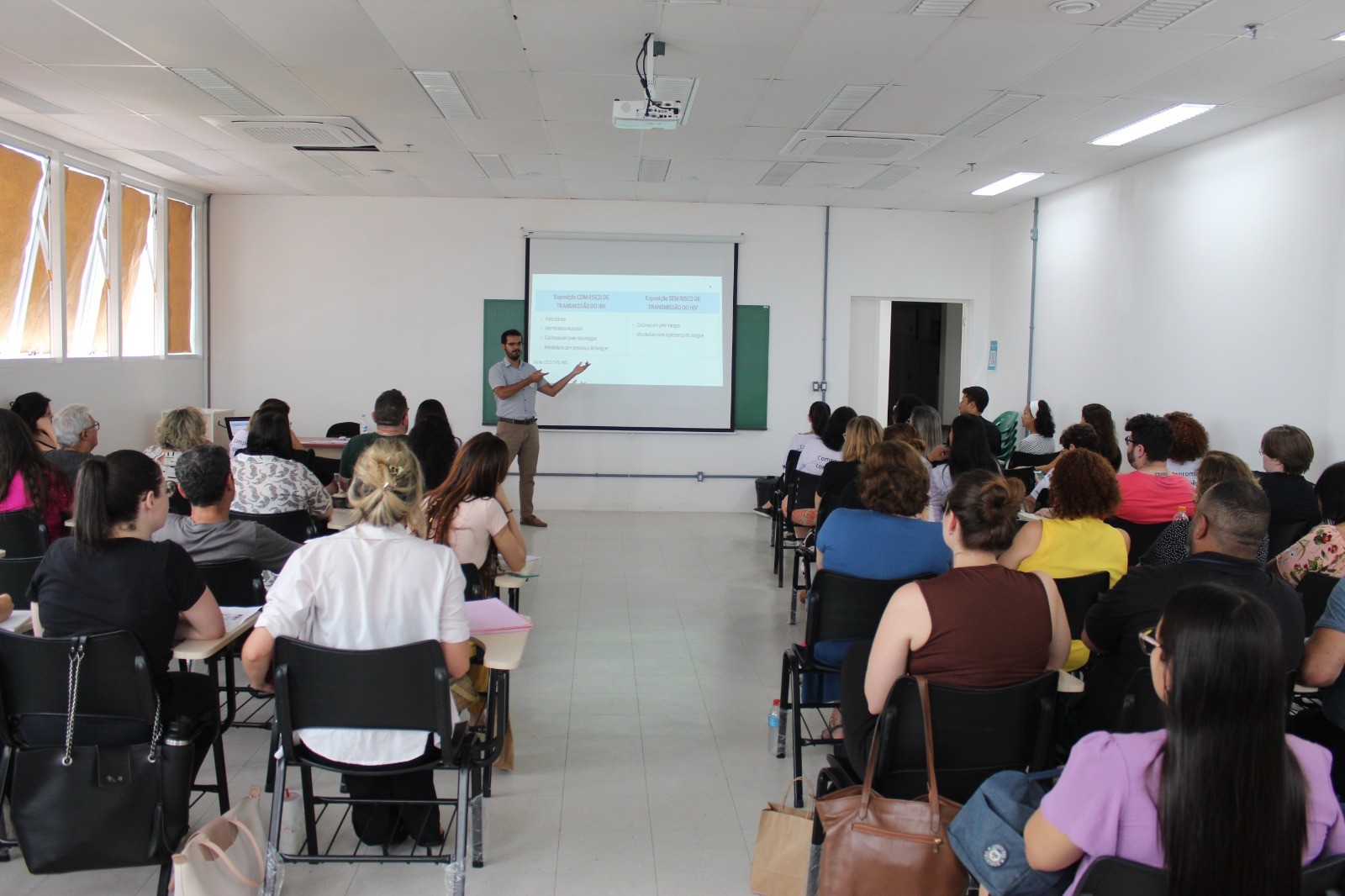 Profissionais da saúde participam da capacitação sobre PrEP no HU-Furg