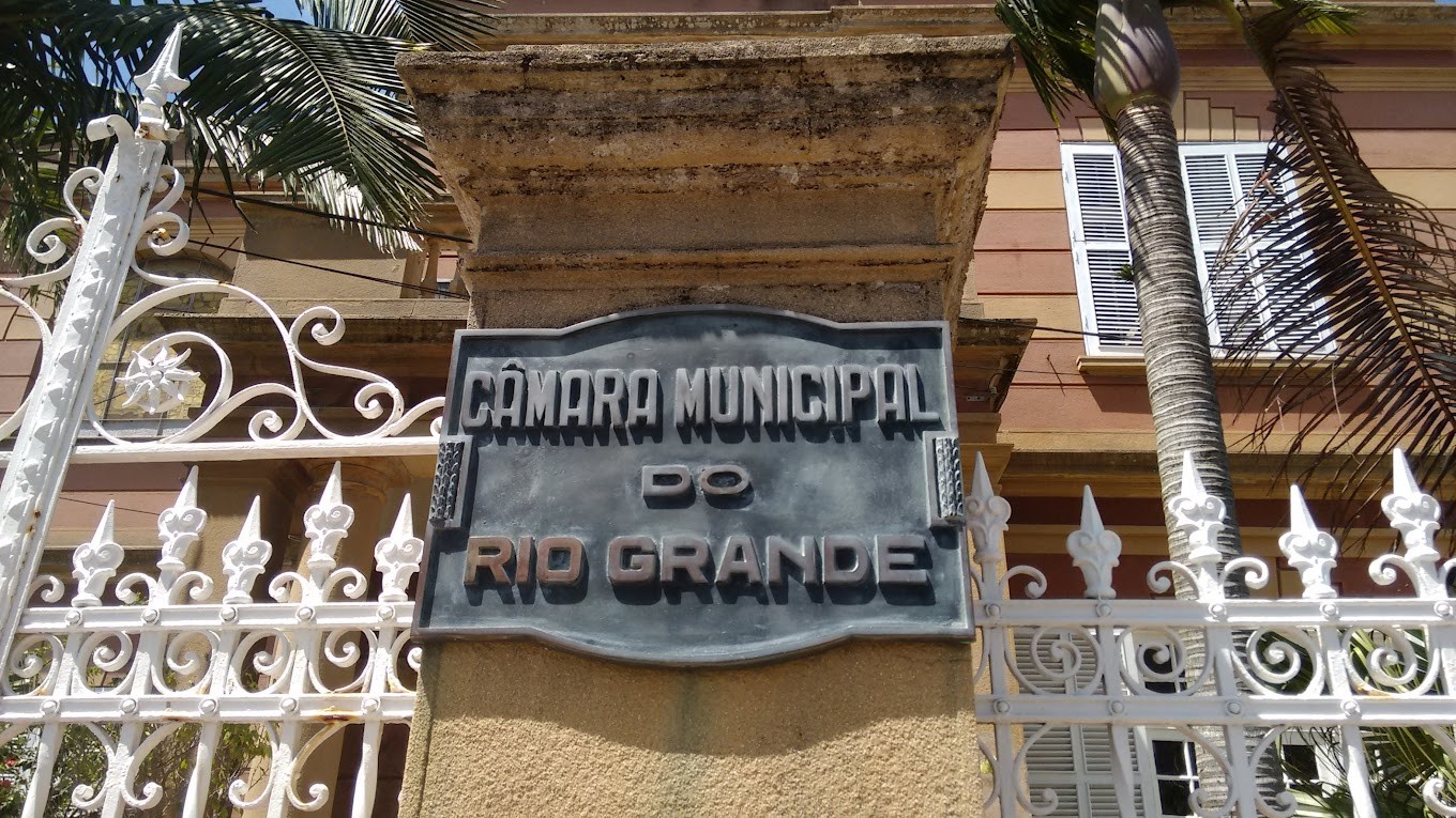 Câmara de Vereadores realiza cerimônia de entrega do Título de Cidadão Riograndino nesta sexta-feira (6)