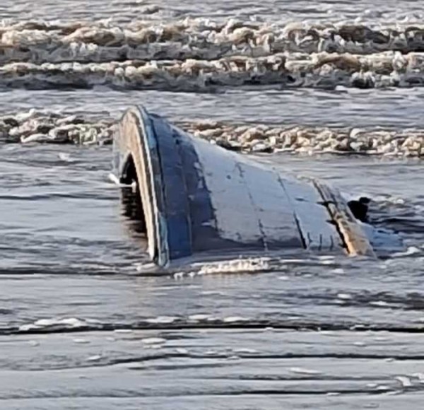 Marinha emite nota sobre embarcação desaparecida encontrada na Praia do Cassino