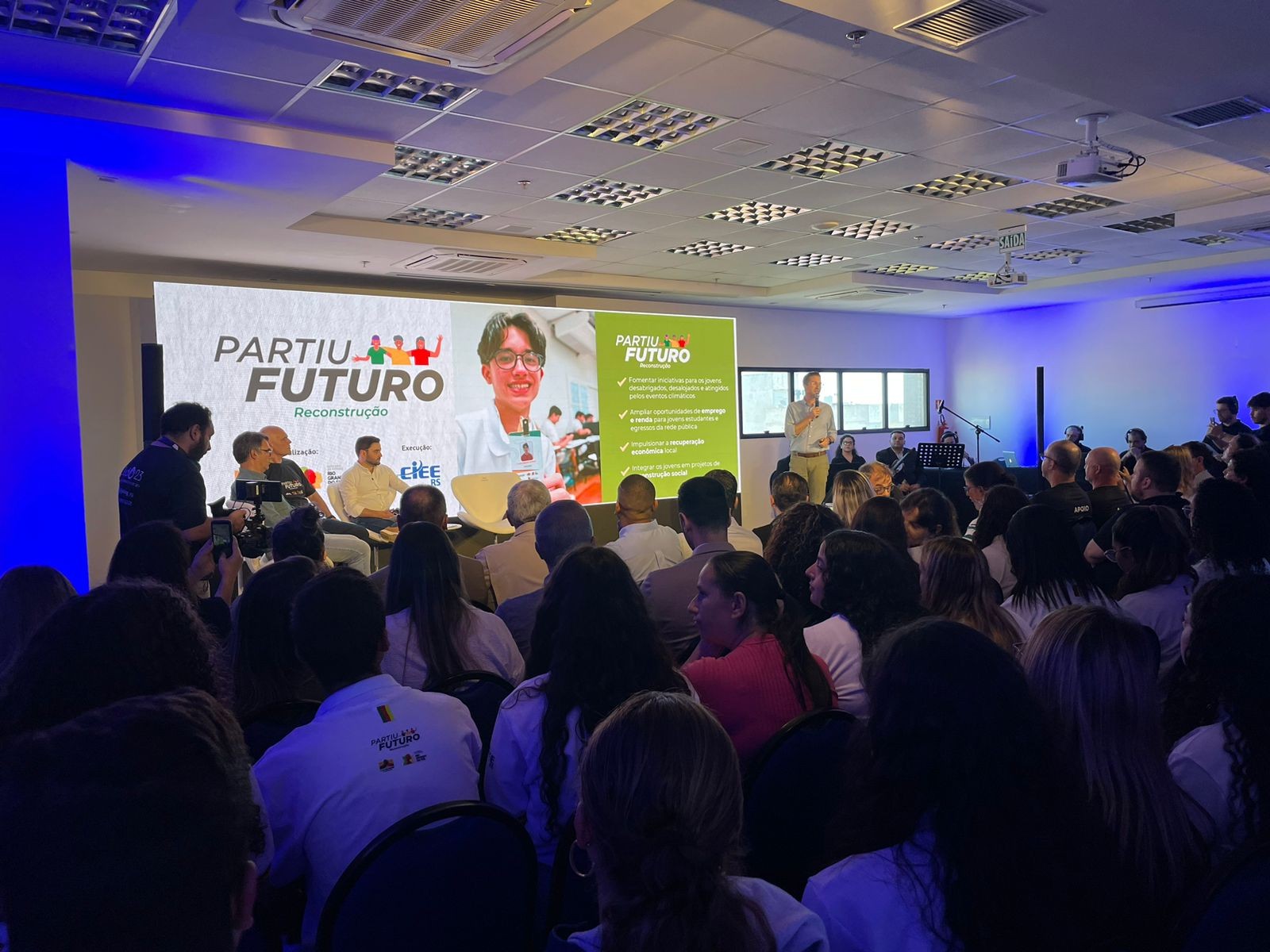 Governo do Estado recepciona 201 jovens aprendizes do Partiu Futuro Reconstrução em Rio Grande  