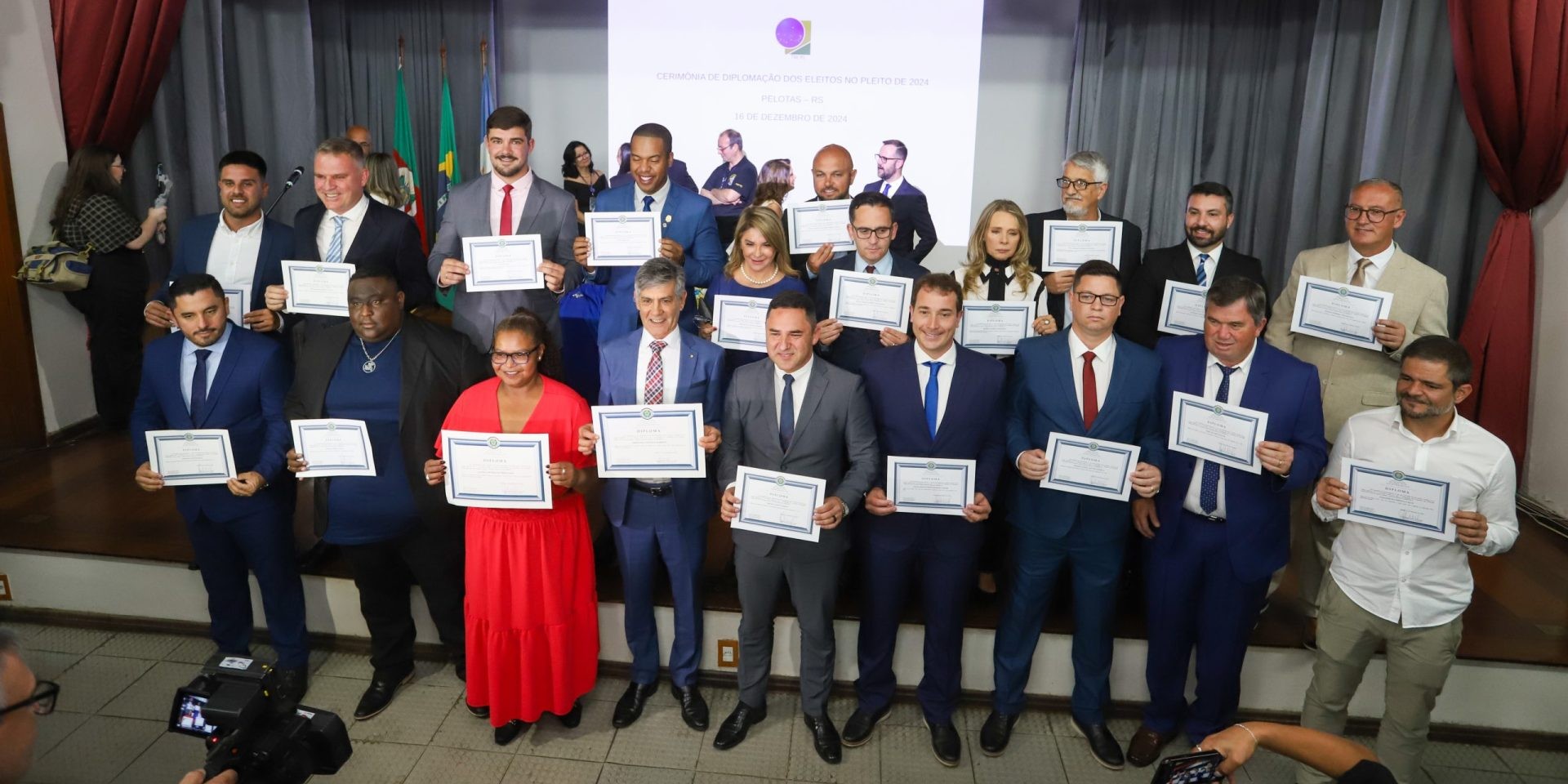 Prefeito, vice e vereadores eleitos são diplomados em Pelotas