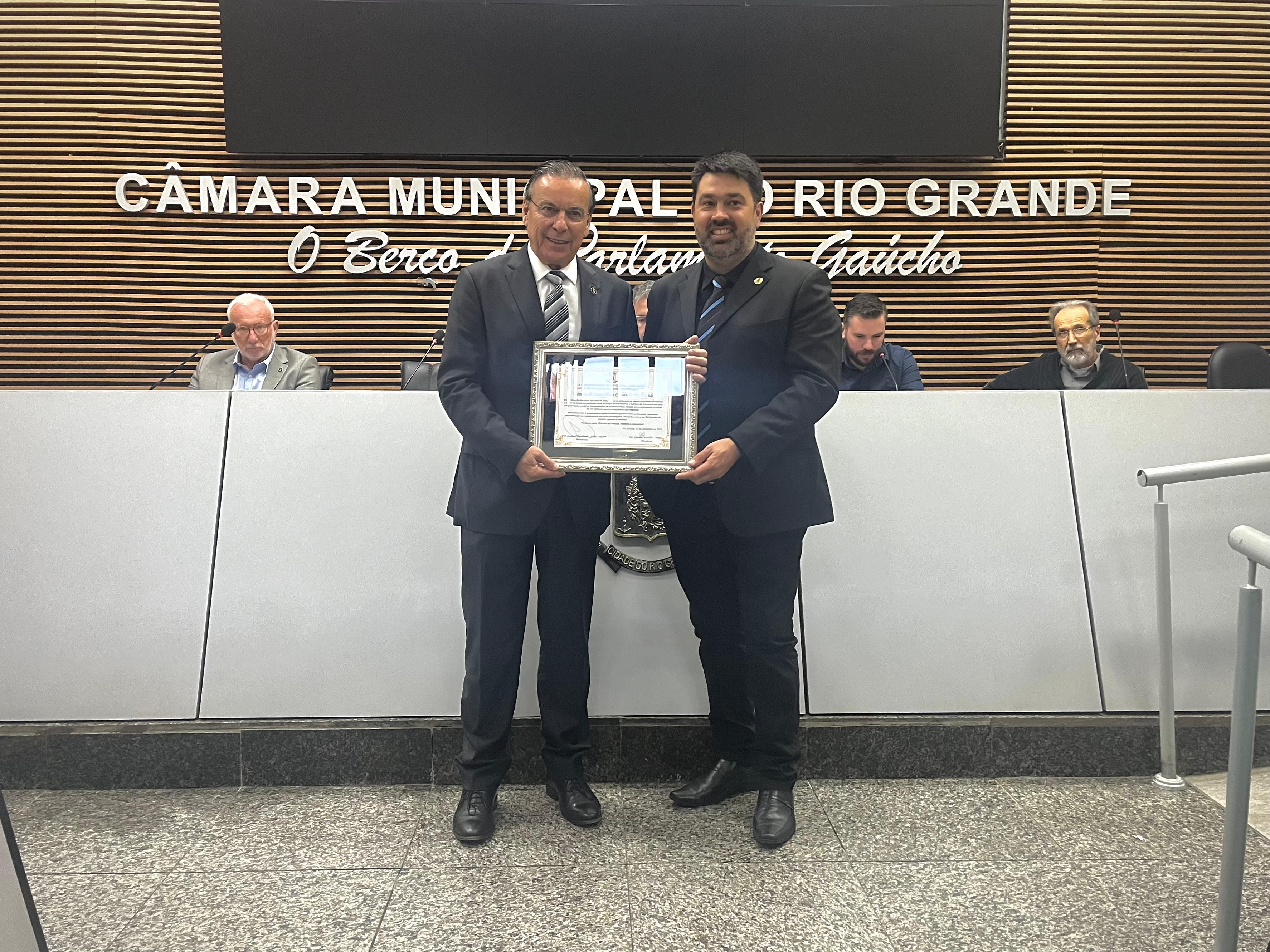 Câmara de Vereadores presta homenagem para Câmara de Comércio 