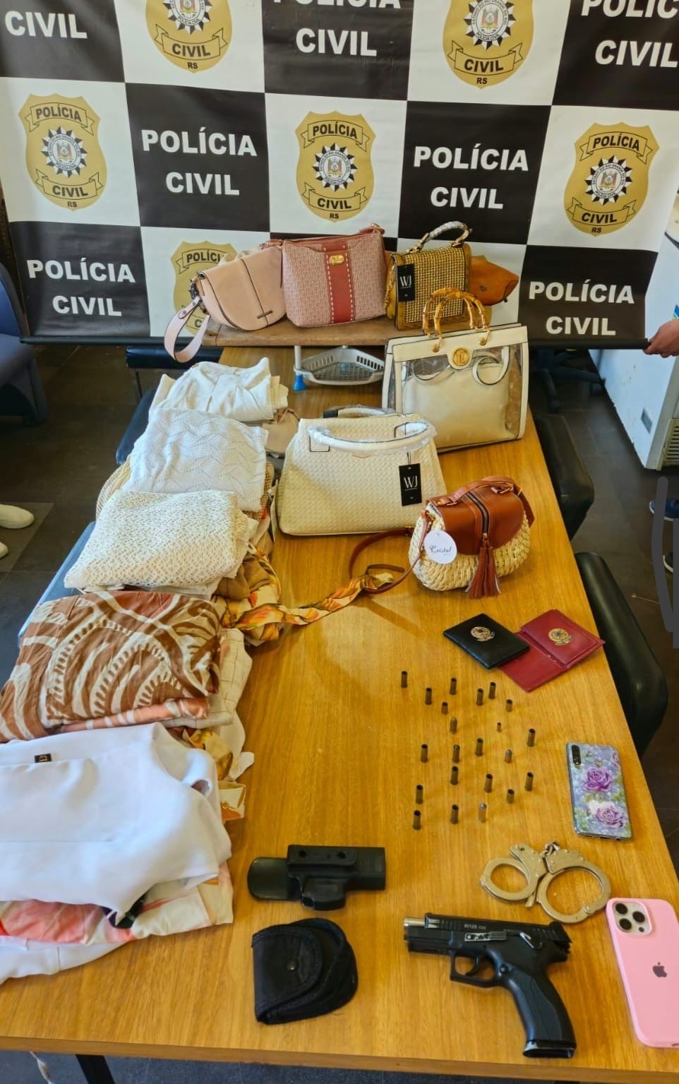 Mulher é presa por se passar por Agente Pública e aplicar golpes em estabelecimentos comerciais de Rio Grande