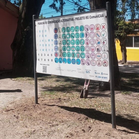 Prefeitura do Rio Grande inaugura Placa de Comunicação Alternativa e Aumentativa