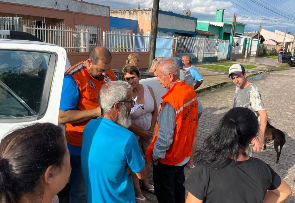 Defesa Civil apoia famílias atingidas por granizo