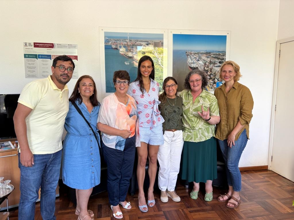 Miss Brasil visita prefeita e pede um olhar especial para a Escola Bilíngue
