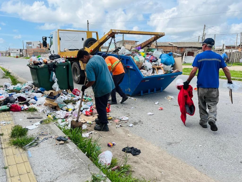 Prefeitura inicia mutirão na Mangueira com ações de limpeza e serviços à comunidade  