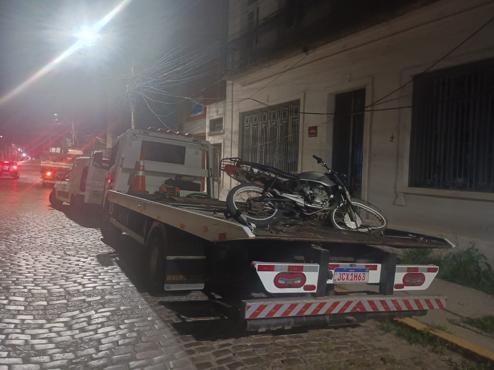 Homem é preso por tráfico de entorpecentes, direção perigosa e adulteração de placa em Rio Grande 