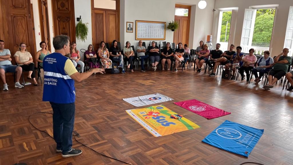 Roda de conversa debate atenção primária e saúde das mulheres em Rio Grande