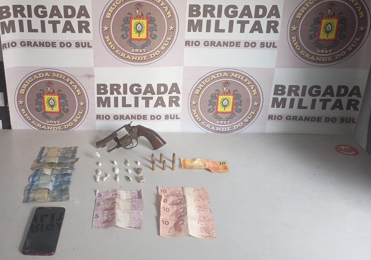 Brigada Militar prende homem por porte ilegal de arma de fogo e tráfico de entorpecentes em Rio Grande 