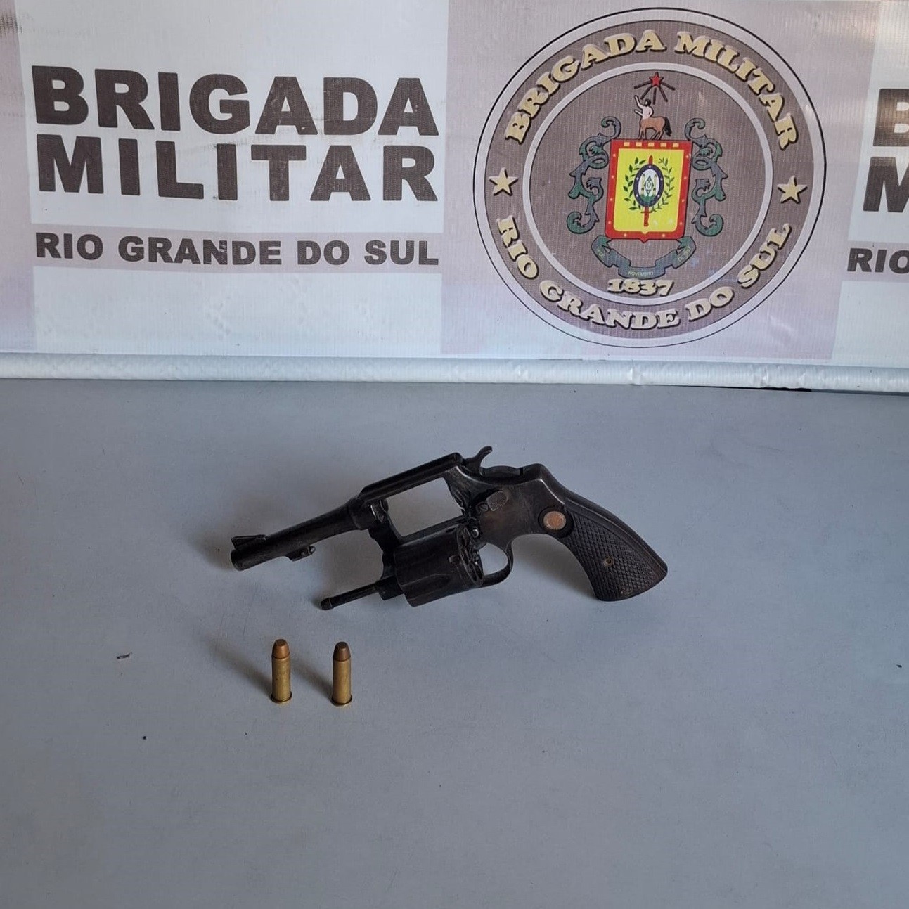 Adolescente é apreendido por porte ilegal de arma de fogo no bairro Hidráulica