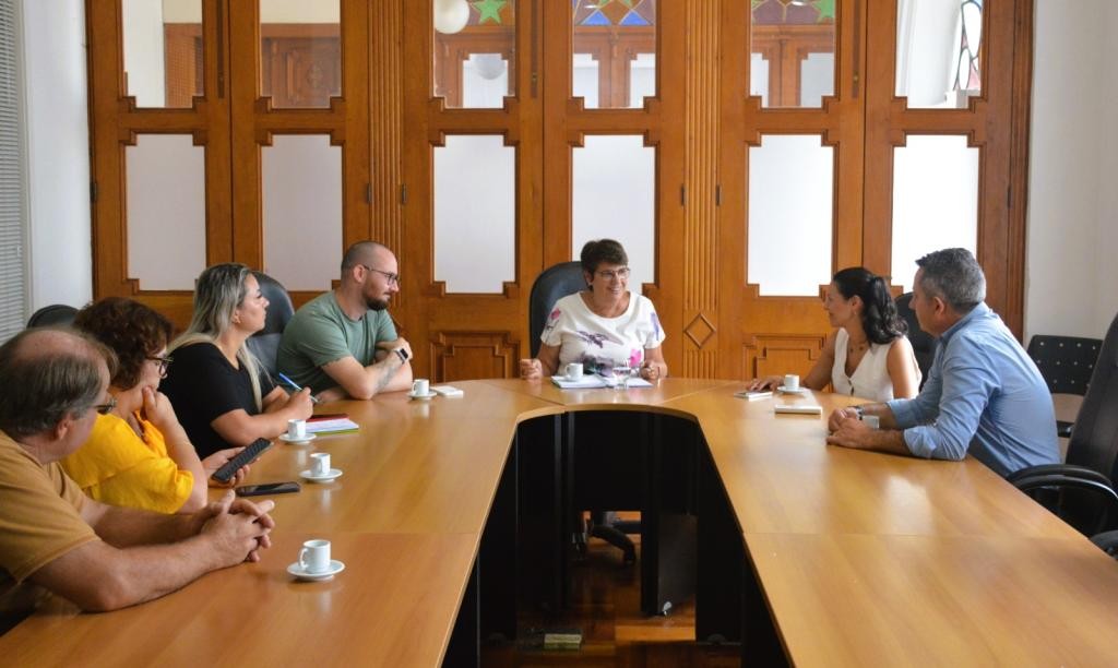 Prefeitura e CDL debatem captação de recursos para a Festimar