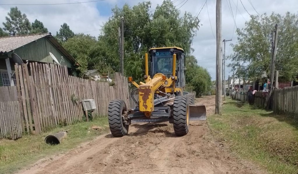 Áreas rurais do município recebem terraplanagem para melhorar mobilidade