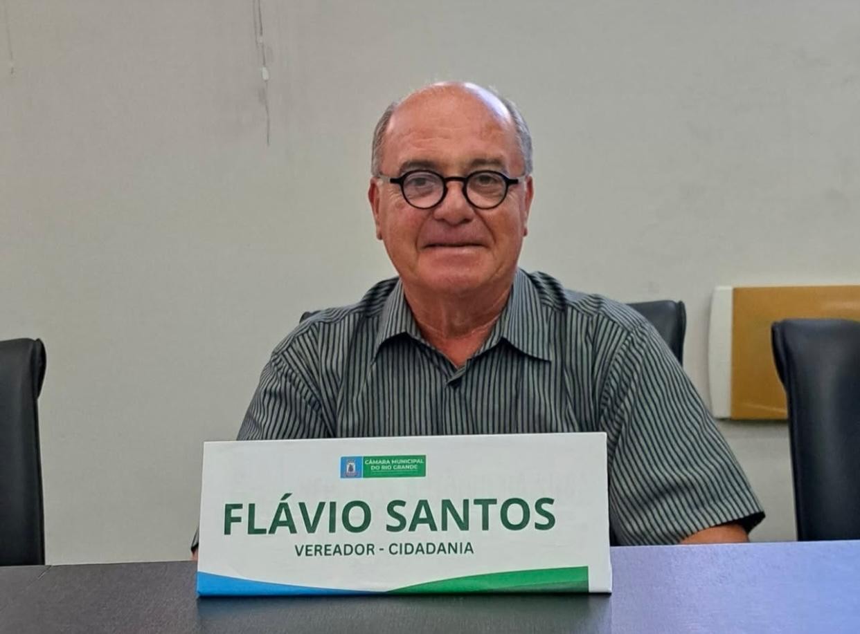Suplente Flávio Santos toma posse como vereador na Câmara Municipal