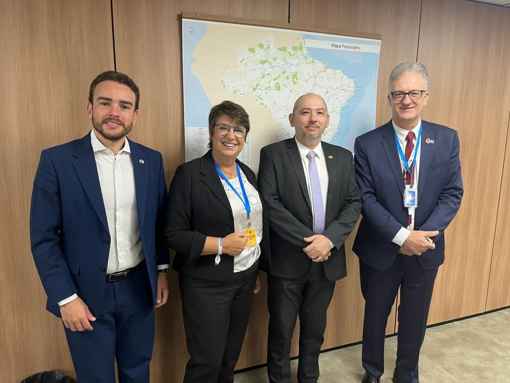 Prefeita Darlene discute em Brasília sobre a ligação ferroviária entre SP e Rio Grande